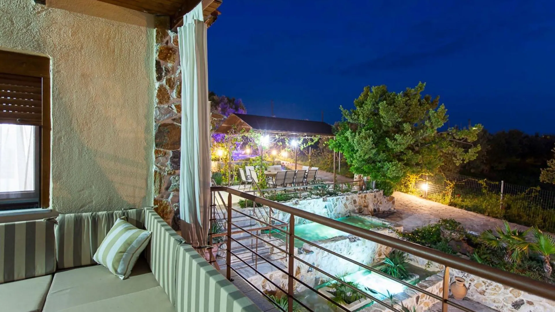 Villa Laskari Sea View 尼亚·蒙达尼亚