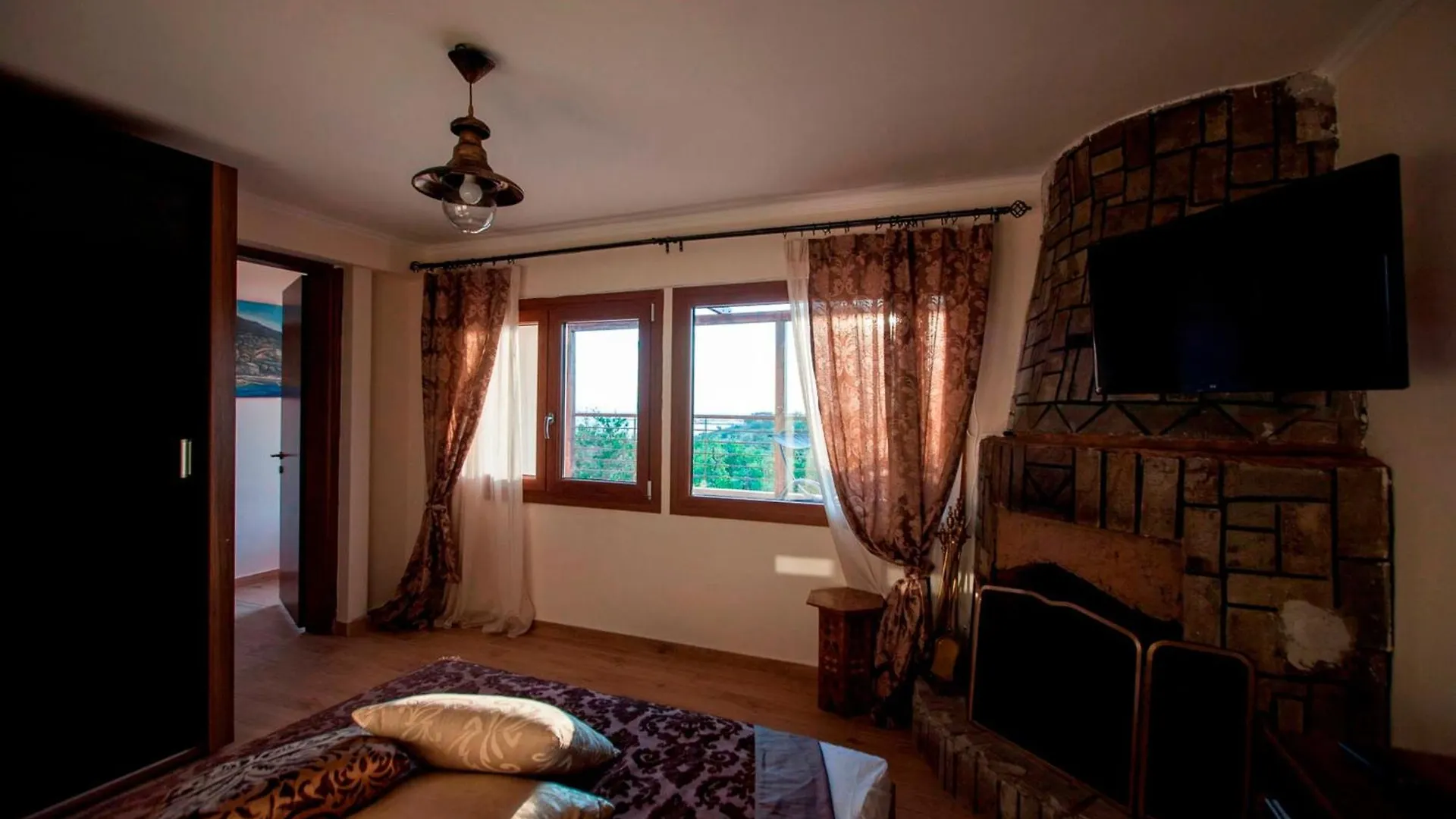 Villa Laskari Sea View 尼亚·蒙达尼亚