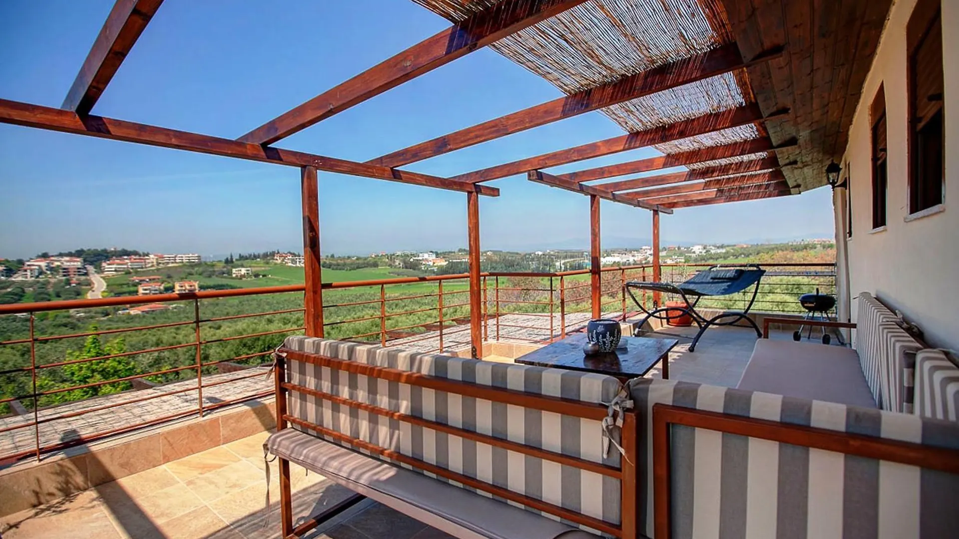 Villa Laskari Sea View 尼亚·蒙达尼亚 希腊